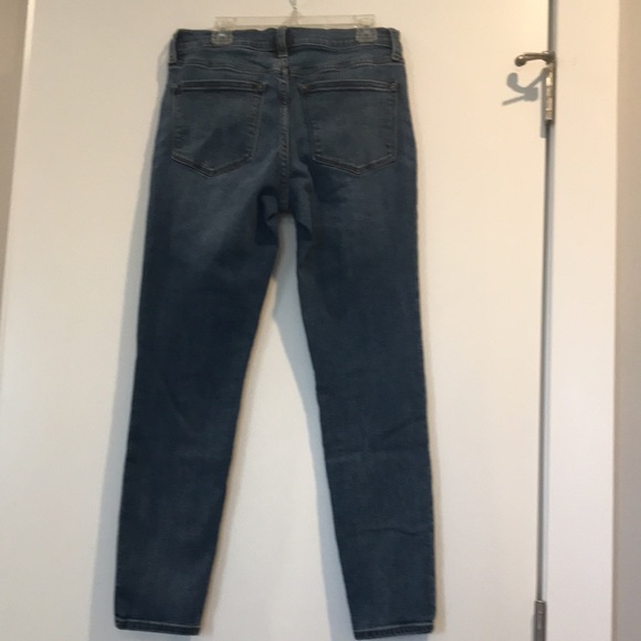 J Crew 8” Mid Rise Skinny Jean Size 27 - Picture 3 of 4